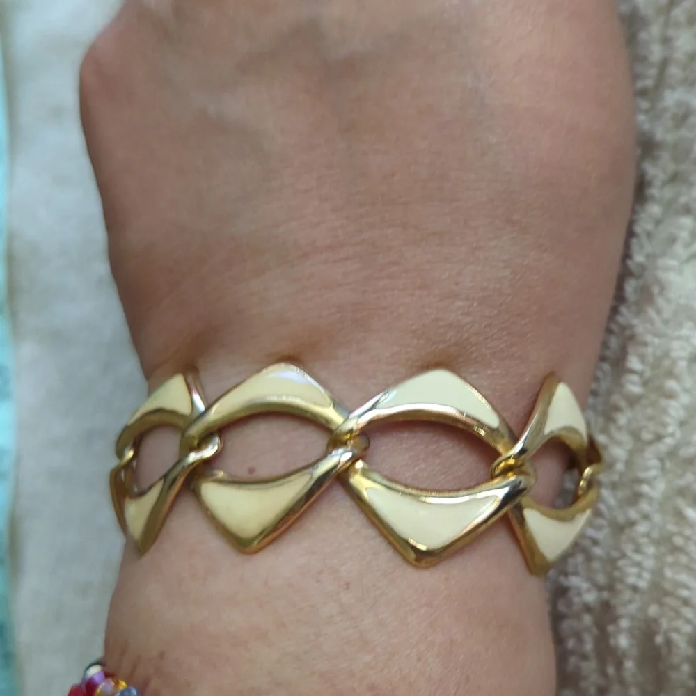 ~ Bracelet - Picture 1 of 8